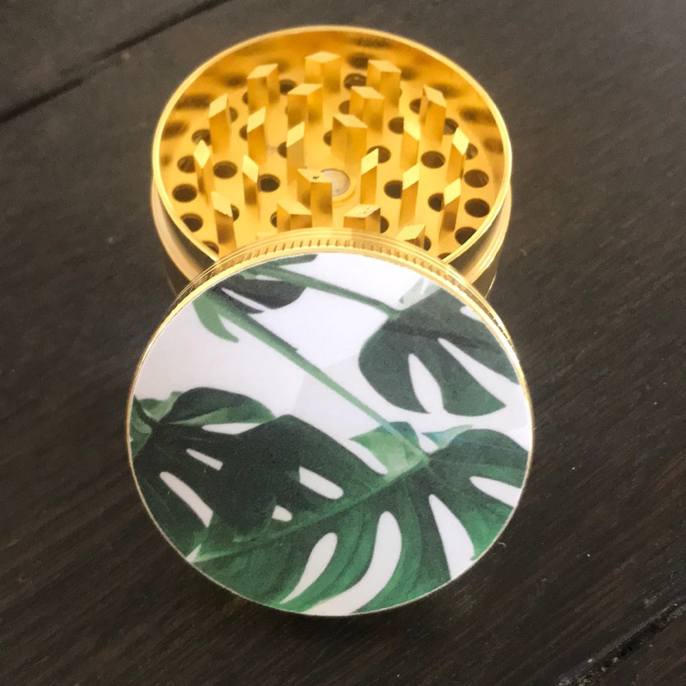 Palm Leaf Gold Grinder 🌲